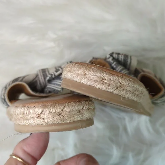 Express Women's Fabric Knot Slide Sandal - Picture 9 of 10